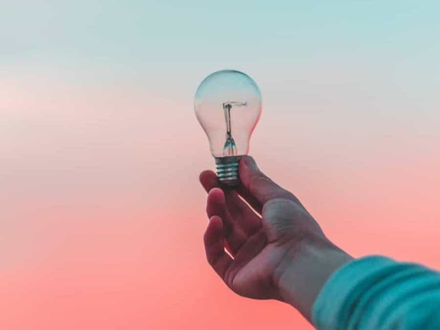 Advise RE real estate accountants-image of hand holding a lighbulb